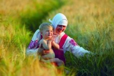 Женщина с сыном: вопрос «как зачать мальчика» интересовал будущих родителей уже несколько веков назад